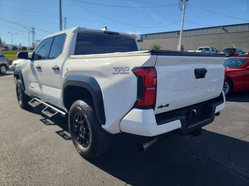 Used 2024 Toyota Tacoma TRD Off-Road image 6