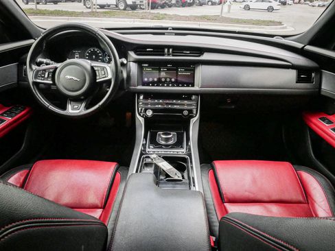 Used 2018 Jaguar XF R-Sport image 29