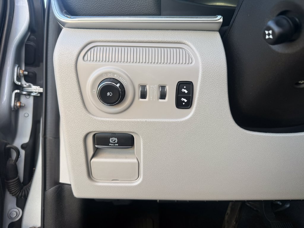 Used 2022 Jeep Wagoneer Series II w/ Flexible Seating Group AWD/4WD image 13