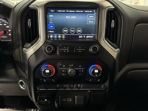 Used 2022 Chevrolet Silverado 2500 LT w/ Convenience Package image 11