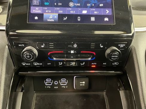 Used 2023 Jeep Grand Cherokee Altitude AWD/4WD image 31