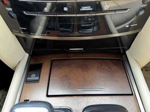 Used 2019 Lexus LX 570 4WD w/ Luxury Package image 32