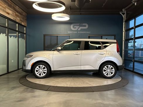 Used 2020 Kia Soul LX FWD image 6