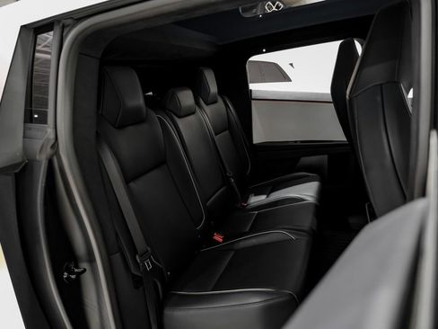 Used 2024 Tesla Cybertruck AWD Crew Cab image 37