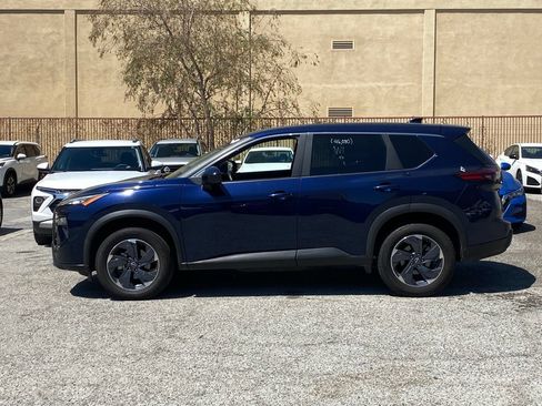 Certified 2025 Nissan Rogue SV FWD image 3