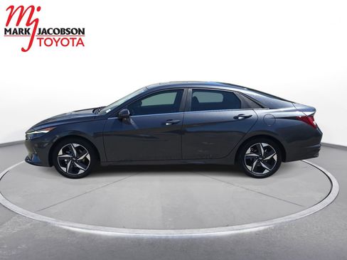 Used 2022 Hyundai Elantra Limited FWD image 8