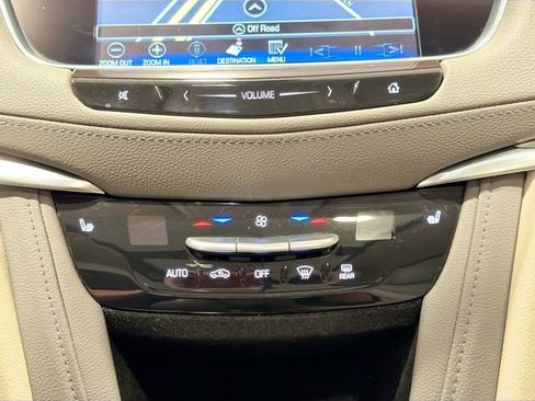 Used 2018 Cadillac XT5 Luxury w/ Driver Awareness Package AWD/4WD image 14