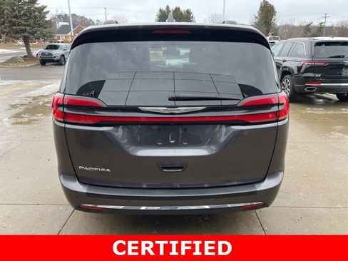 Certified 2022 Chrysler Pacifica Touring-L image 5