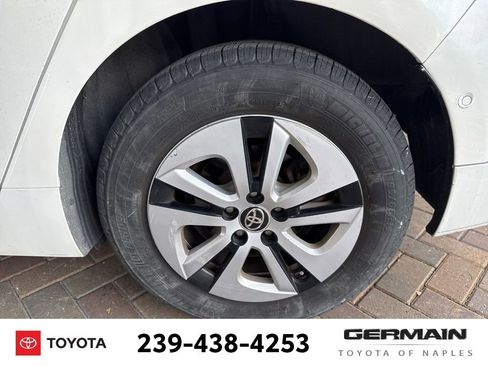 Used 2018 Toyota Prius Three image 10
