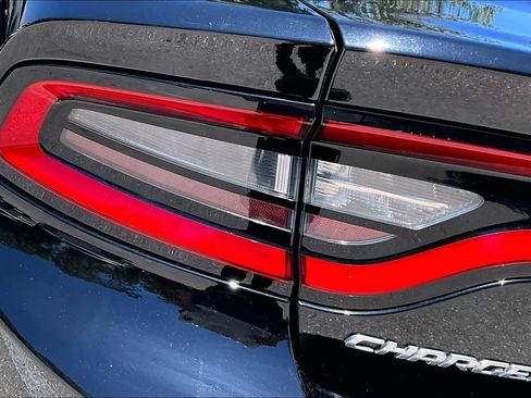 Used 2019 Dodge Charger SXT w/ Leather Interior Group RWD image 29