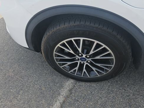 Used 2022 Ford Escape SEL w/ Technology Package image 3