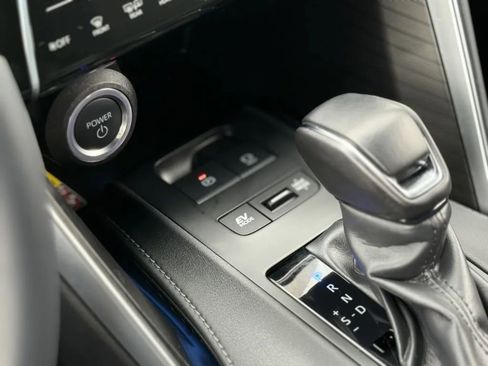 Used 2024 Toyota Venza XLE image 30