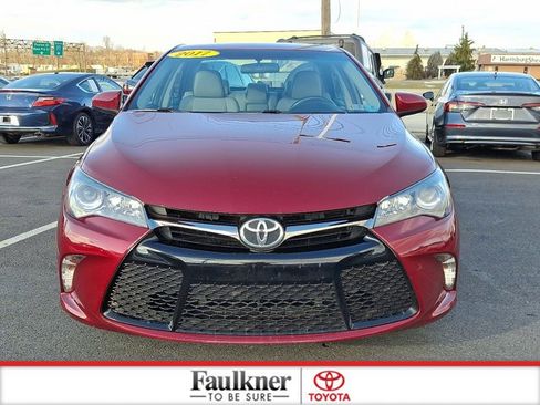 Used 2017 Toyota Camry SE image 2