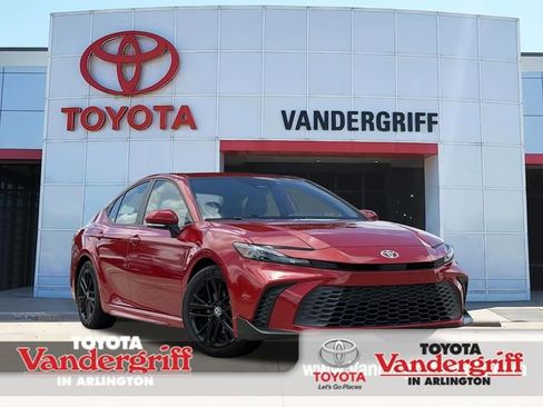 Certified 2025 Toyota Camry SE FWD image 1