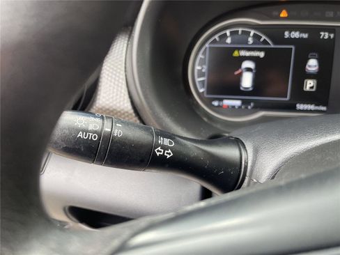 Used 2019 Nissan Kicks SR image 17