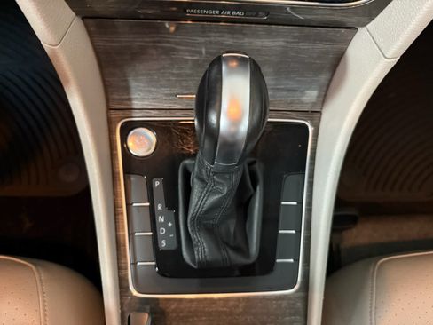 Used 2018 Volkswagen Passat 2.0T SE FWD image 22
