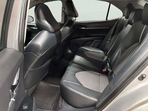 Used 2019 Toyota Camry SE FWD image 16