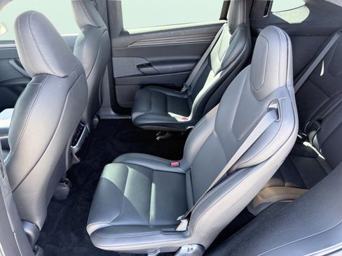 Used 2023 Tesla Model X image 4