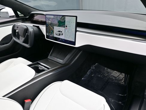 Used 2021 Tesla Model S Plaid image 15