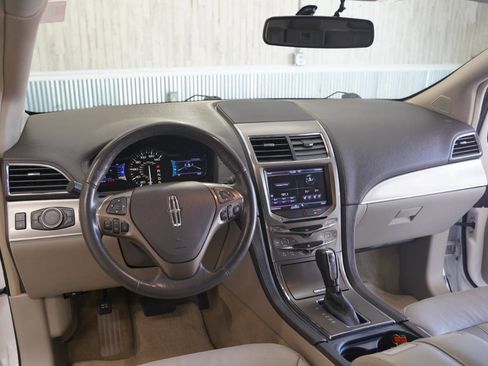 Used 2013 Lincoln MKX FWD image 11