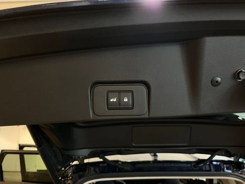 Used 2025 Nissan Rogue SV image 23