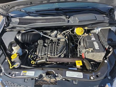 Used 2018 Dodge Grand Caravan SE w/ UConnect Hands-Free Group image 17