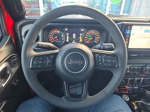 Used 2025 Jeep Wrangler Willys image 27
