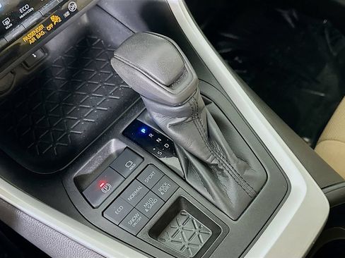 Used 2022 Toyota RAV4 XLE AWD/4WD image 31