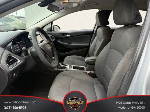 Used 2018 Chevrolet Cruze LS FWD image 2