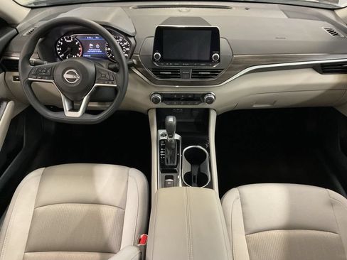 Used 2024 Nissan Altima 2.5 SV AWD/4WD image 16