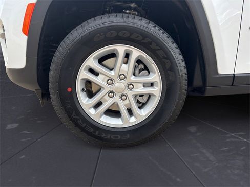 New 2025 Jeep Grand Cherokee Laredo w/ Luxury Tech Group I image 14