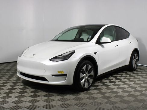 Used 2021 Tesla Model Y Long Range image 3