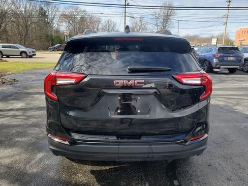 Used 2023 GMC Terrain SLE w/ Driver Convenience Package image 4