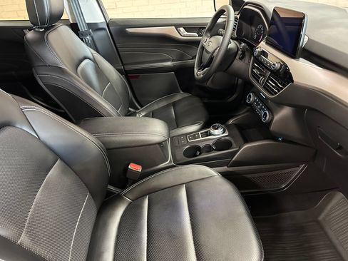 Used 2022 Ford Escape SEL w/ Equipment Group 302A AWD/4WD image 21