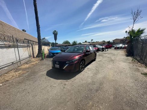 Used 2025 Nissan Sentra SV image 16