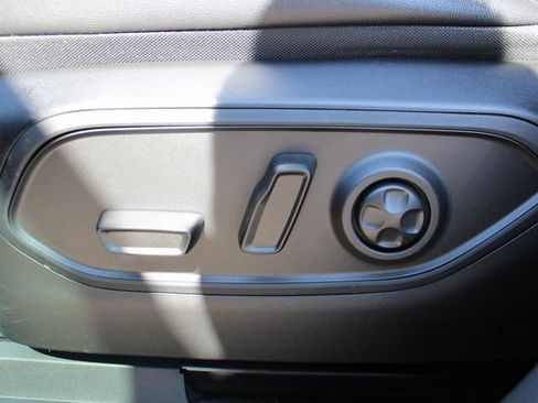 Used 2022 Jeep Grand Cherokee L Laredo image 11