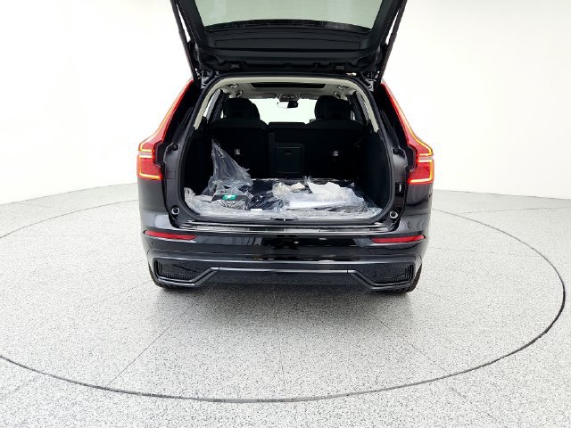 New 2026 Volvo XC60 B5 Plus w/ Protection Package Premier AWD/4WD image 15