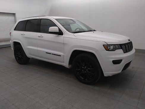 Used 2019 Jeep Grand Cherokee Altitude RWD image 11