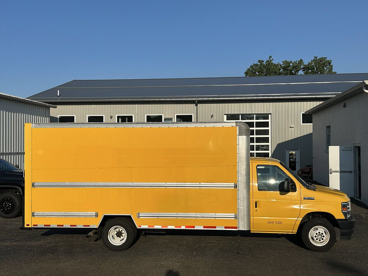 Used 2022 Ford E-350 and Econoline 350 Super Duty RWD image 4