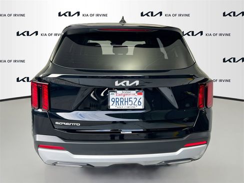 Certified 2024 Kia Sorento LX image 7