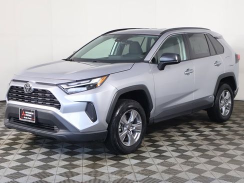 Used 2025 Toyota RAV4 LE AWD/4WD image 5