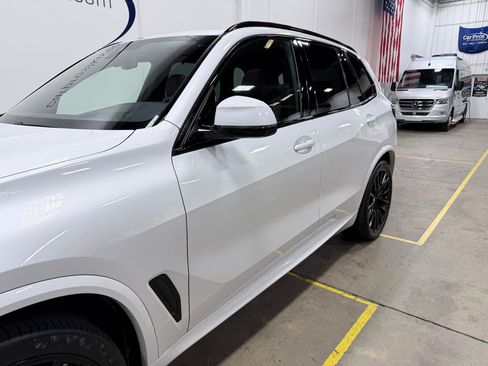 Used 2022 BMW X5 xDrive40i w/ M Sport Package AWD/4WD image 21