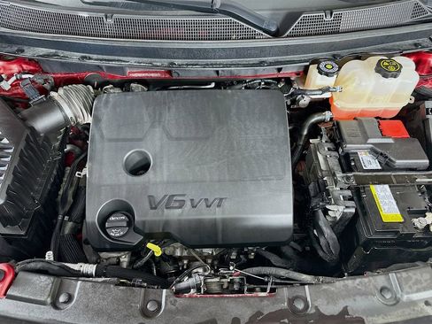 Used 2023 Chevrolet Traverse LT image 40