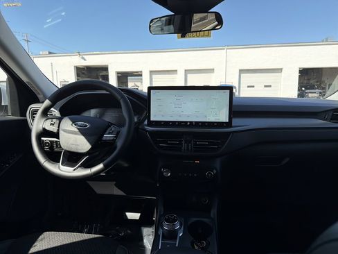 Used 2025 Ford Escape SE FWD image 19