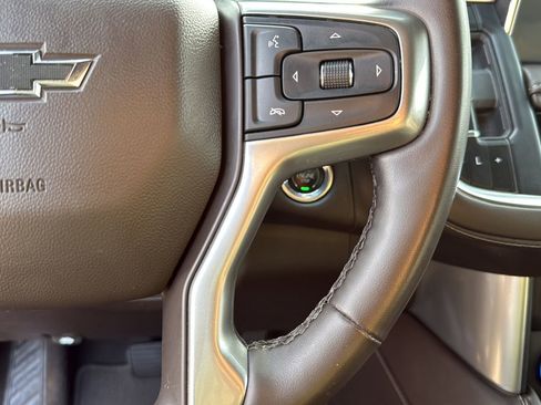 Used 2023 Chevrolet Suburban Z71 w/ Luxury Package AWD/4WD image 13