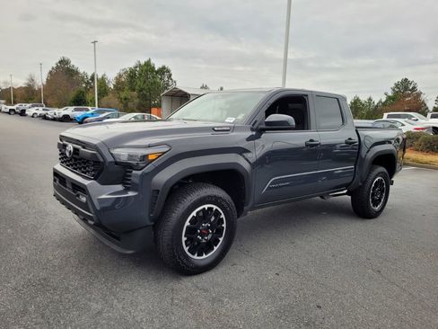 Used 2024 Toyota Tacoma TRD Off-Road image 3