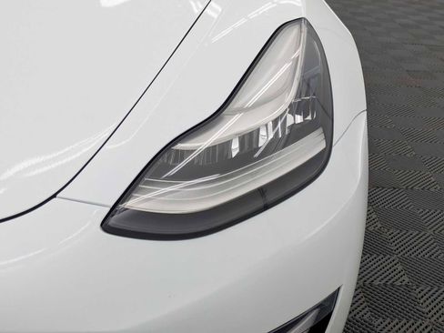 Used 2019 Tesla Model 3 Standard Range image 10