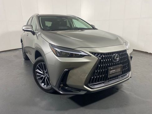 Certified 2025 Lexus NX 250 FWD w/ Accessory Package (2T) image 4