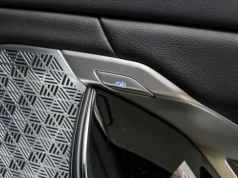 Used 2023 BMW i7 xDrive60 AWD/4WD image 31