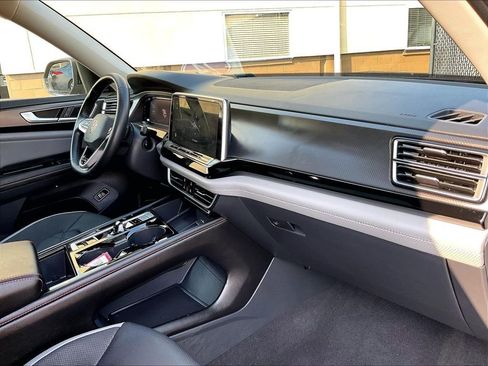 Used 2024 Volkswagen Atlas Peak Edition SE AWD/4WD image 14